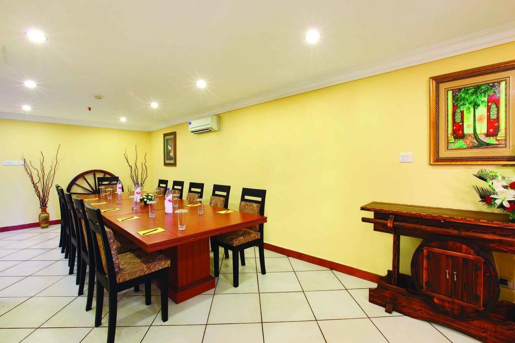 Emarald Hotel Cochin Kochi Luaran gambar