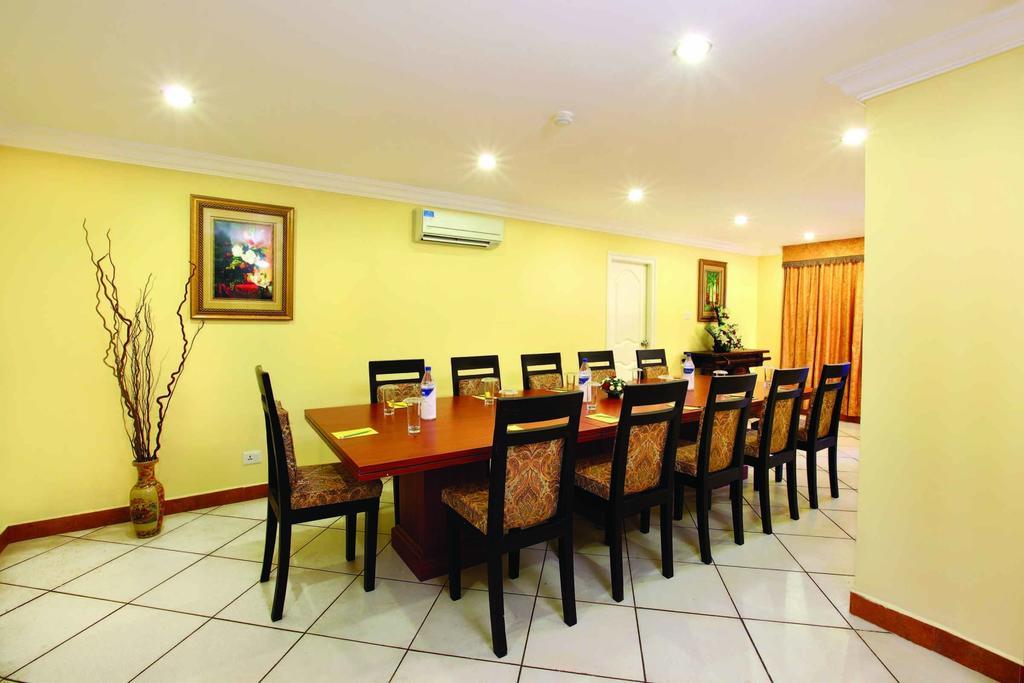 Emarald Hotel Cochin Kochi Luaran gambar